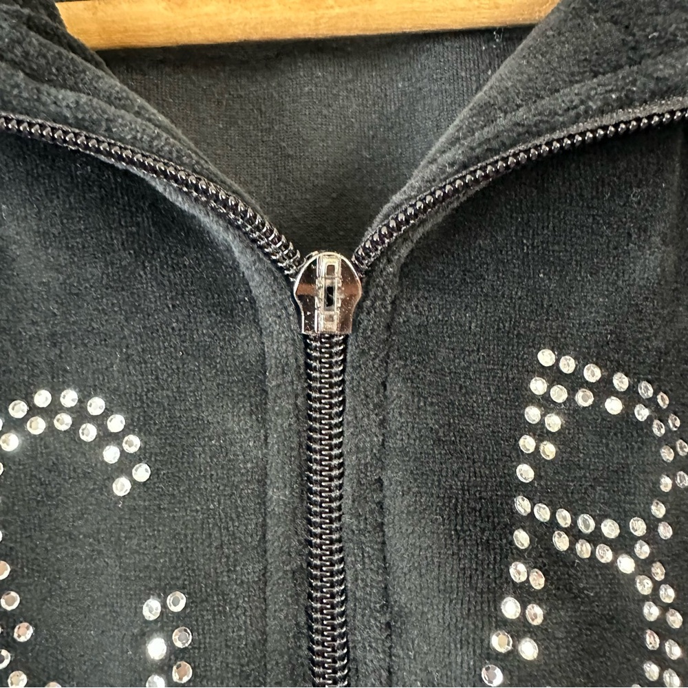 Y2K BCBG Black Velour Zip Up Long Sleeve - Picture 4 of 8